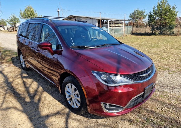 Chrysler Pacifica cena 59900 przebieg: 145000, rok produkcji 2019 z Lubartów małe 191